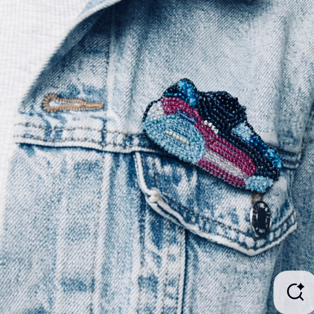 Brooch sneaker